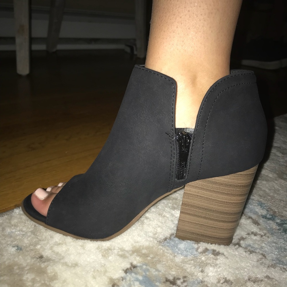 Peep toe bootie